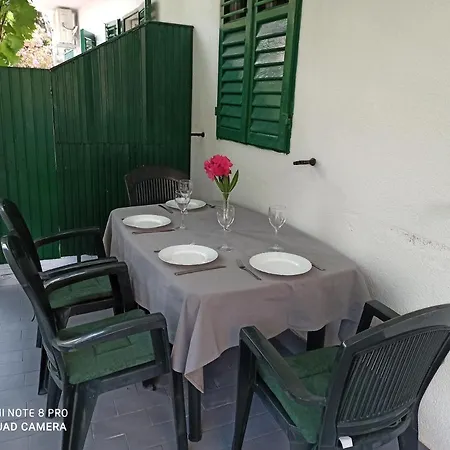 Kosor شقة زابوريتش